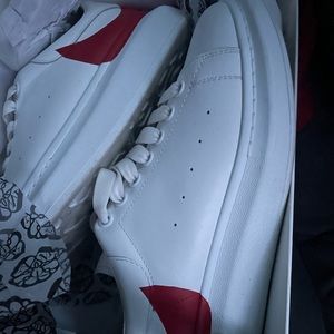 Only wore once need a few buck from saks fifth I paid 650